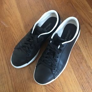 Super light and comfy sneakers